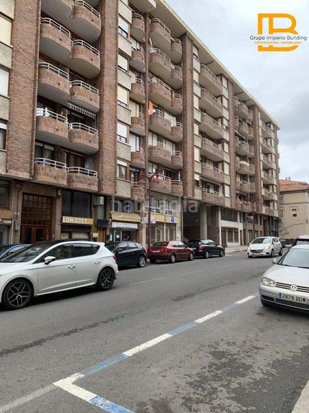 Foto f241f62e-9cf9-452c-a660-ed623ce73d25. Lloguer local comercial a Centro Laredo