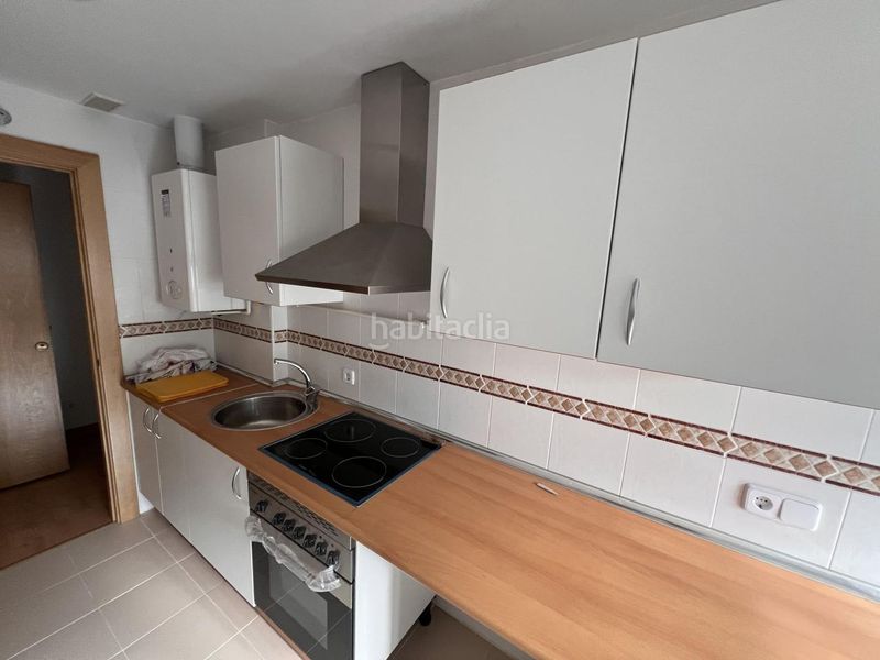 Foto 0b17c394-498d-4f4f-bd98-4859324d70e7. Pis amb calefacció aparcament a Limpias