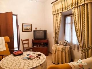 Casa a Campo de Criptana. Casa vieja con estupenda ubicación haciendo esquina para reforma