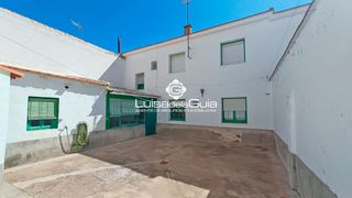 Casa  Juan xxiii. Amplia casa de 238 m con patio, cochera y muchas posibilidades!