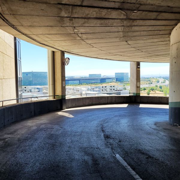 Foto 1ed360f6-618c-4e9d-a655-402128f24dfd. Alquiler local comercial local de 844 m² de uso mixto oficinas-almacén-industrial en Las Tablas en Madrid