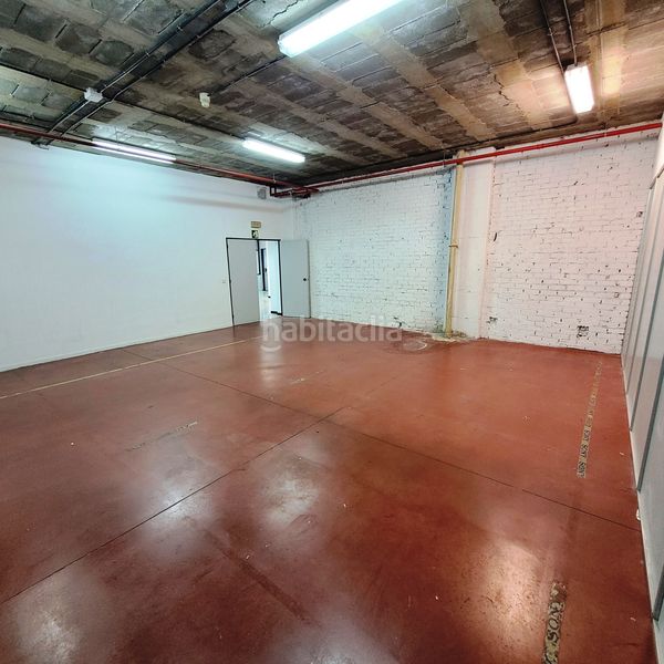 Foto 5e7607d8-b6c4-46ec-83ef-917928ae83eb. Alquiler local comercial local de 844 m² de uso mixto oficinas-almacén-industrial en Las Tablas en Madrid