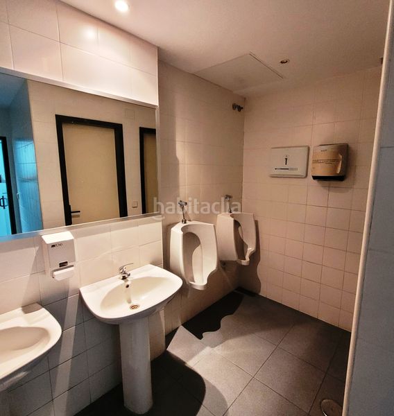 Foto 6c23cd12-ebf8-4c22-b774-652b1c1b9ed9. Alquiler local comercial local de 844 m² de uso mixto oficinas-almacén-industrial en Las Tablas en Madrid