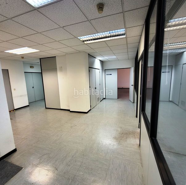 Foto 6ea3ff51-1ecf-48cf-82fc-1e21dcf1c61a. Alquiler local comercial local de 844 m² de uso mixto oficinas-almacén-industrial en Las Tablas en Madrid