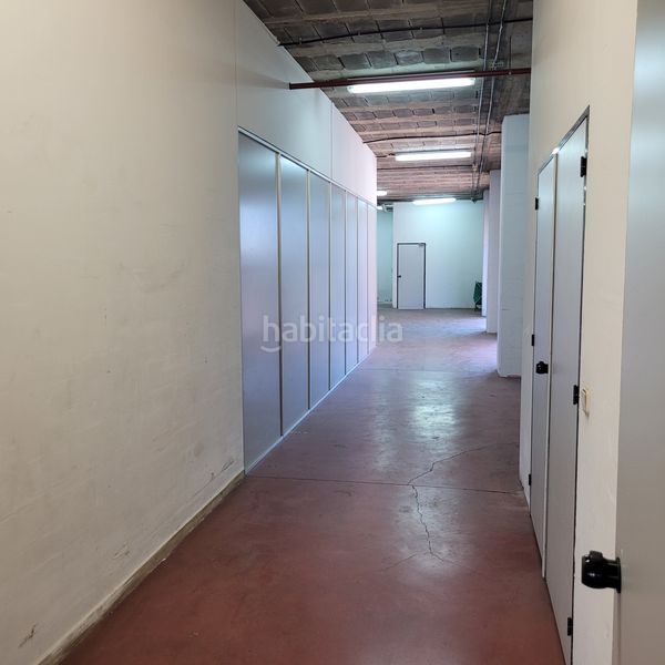 Foto a0fbef9a-66c6-48c2-97bb-563b1b3199f3. Alquiler local comercial local de 844 m² de uso mixto oficinas-almacén-industrial en Las Tablas en Madrid