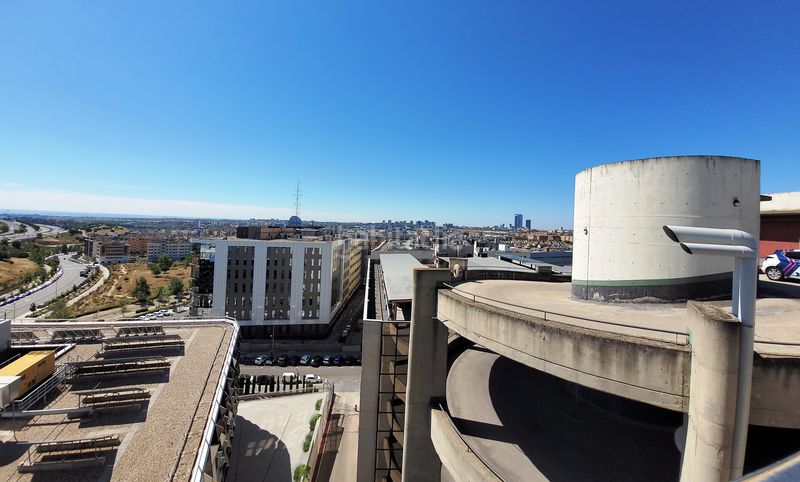 Foto d6af72e6-eada-43e0-b25f-f6b8e2cf06b7. Alquiler local comercial local de 844 m² de uso mixto oficinas-almacén-industrial en Las Tablas en Madrid