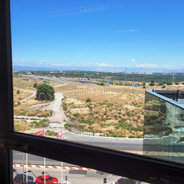 Foto dc550daa-8256-4cc8-9510-45b74b57af31. Alquiler local comercial local de 844 m² de uso mixto oficinas-almacén-industrial en Las Tablas en Madrid