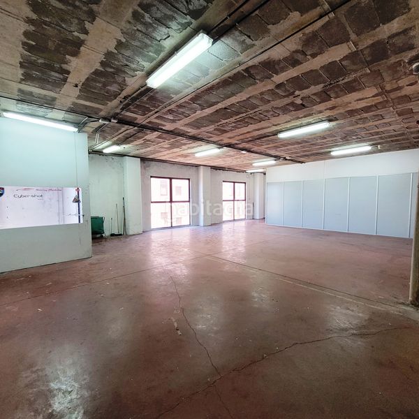 Foto fadc5dc0-1632-452d-83d1-2876c9006b9b. Alquiler local comercial local de 844 m² de uso mixto oficinas-almacén-industrial en Las Tablas en Madrid