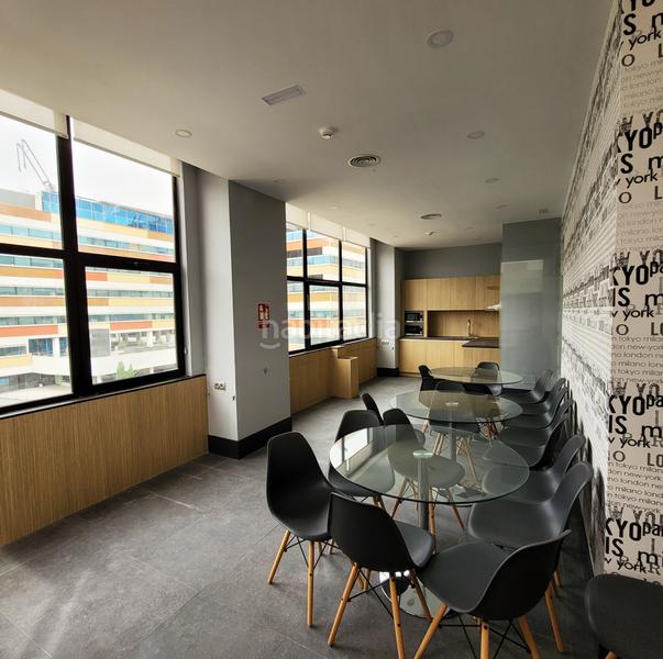 Foto 4136d68f-1071-4ac6-a5a6-e59fc5c8a183. Ufficio in calle de maría tubau 8 in Las Tablas Madrid