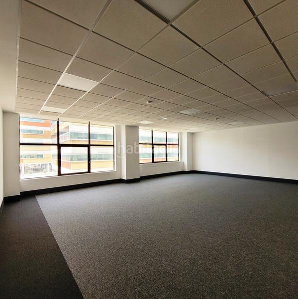 Foto 5d2dd090-b5e2-4491-bb54-50302c6dbadb. Ufficio in calle de maría tubau 8 in Las Tablas Madrid