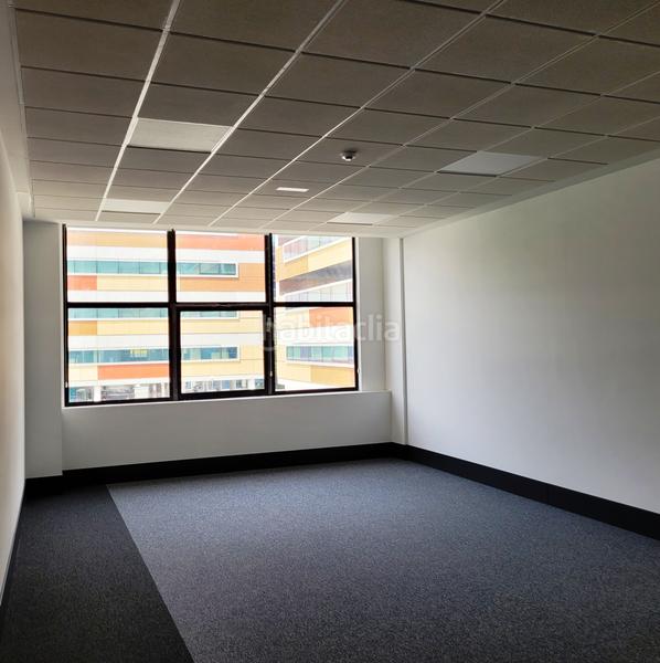 Foto 5f6fa96c-29d9-4724-8138-609e046ee050. Ufficio in calle de maría tubau 8 in Las Tablas Madrid