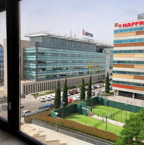 Foto 6a302765-c2e4-4f66-abee-4085a19dd012. Ufficio in calle de maría tubau 8 in Las Tablas Madrid