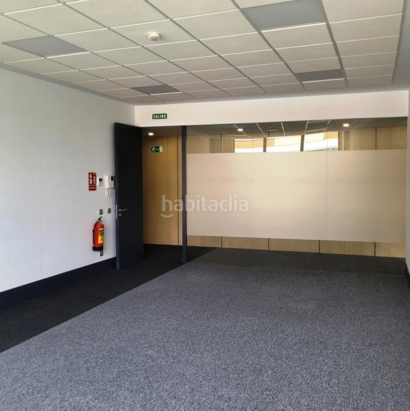 Foto 6f0d86f2-7778-4562-b0f9-db009f9dfaac. Ufficio in calle de maría tubau 8 in Las Tablas Madrid