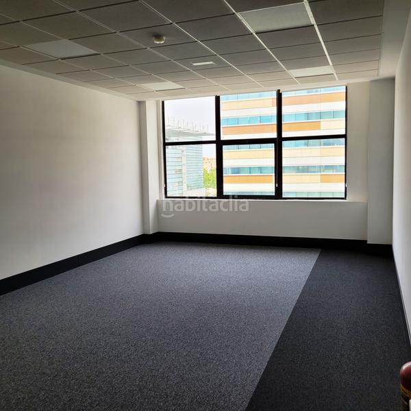 Foto b77af560-b0d4-4eba-add3-baf561206105. Ufficio in calle de maría tubau 8 in Las Tablas Madrid