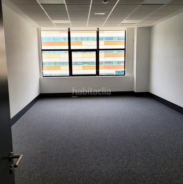 Foto c5fbd56f-4229-40c7-b0aa-f755aaa81fc1. Ufficio in calle de maría tubau 8 in Las Tablas Madrid
