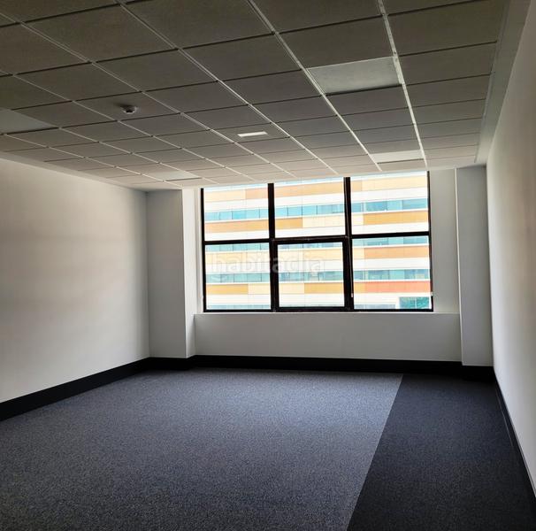 Foto df1fb4cf-32a4-4db5-90ed-468c00b78e8d. Ufficio in calle de maría tubau 8 in Las Tablas Madrid