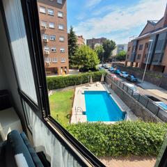 Lloguer Estudi  Calle de torrelaguna. Estudio amueblado en barrio colina, piscina y garaje incluidos