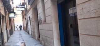 Location Local commercial à Calle santa maría 3. Local al lado plaza torico