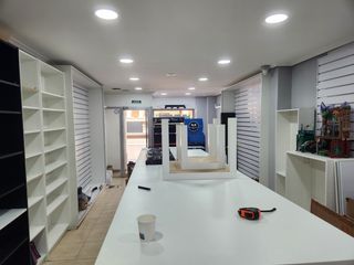 Lloguer Local Comercial a Calle tomás nougués 11. Local totalmente acondicionado zona centro