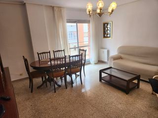 Miete Etagenwohnung in Ensanche - Fuenfresca. Se alquila solo estudiantes o profesores