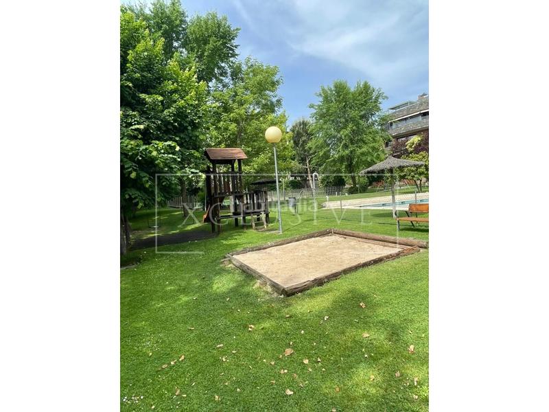 Foto 6c90ef52-5856-4d32-8b00-e189f8a0f661. Location appartement avec chauffage parking piscine dans La Moraleja