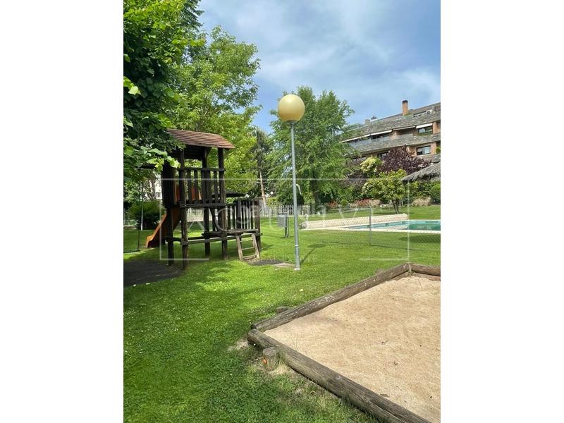 Foto d5d03a2f-eb36-4ed2-b33b-e13dbcf19519. Location appartement avec chauffage parking piscine dans La Moraleja