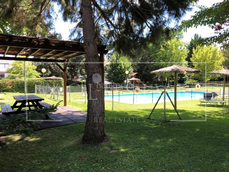 Foto fbe0a69a-a43c-4aa6-860b-2109ee3e6af8. Location appartement avec chauffage parking piscine dans La Moraleja