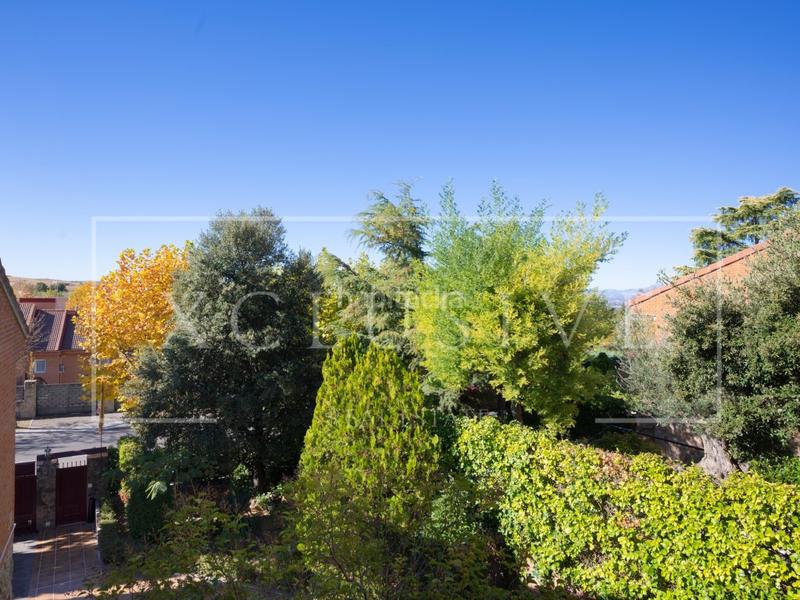 Foto 5d6ae3d4-61f9-4b51-ad59-cdbeb258ec0c. Chalet with parking pool in Valdeolmos - Alalpardo