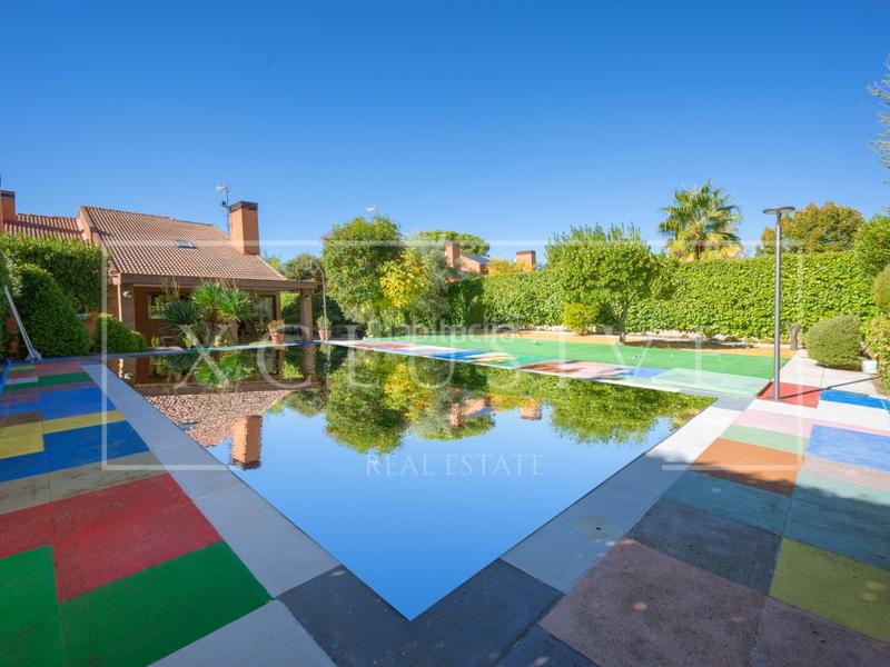 Foto cdd81211-c462-4404-8174-5c22cb18a8d0. Chalet with parking pool in Valdeolmos - Alalpardo