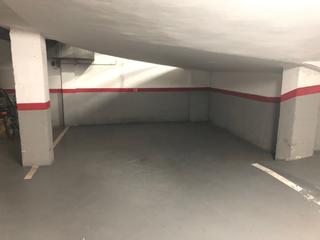 Aparcament cotxe a El Parc i la Llacuna del Poblenou. El parc i la llacuna del poblenou Aparcament cotxe a El Parc i la Llacuna del Poblenou. El parc i la llacuna del poblenou