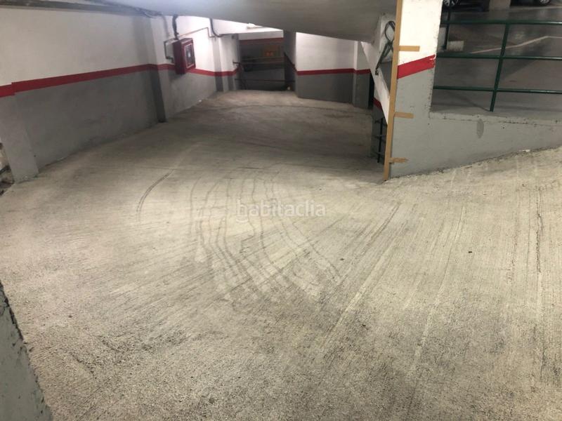 Foto a4be4c01-9641-42e0-9151-117191c7435f. Car parking in El Parc i la Llacuna del Poblenou Barcelona