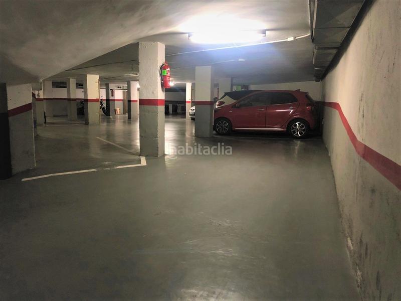 Foto d2d52409-a6e4-4be7-9f0d-a7043b8fb384. Car parking in El Parc i la Llacuna del Poblenou Barcelona