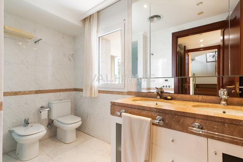 Foto 4334c4db-6243-4559-925c-35908568ac98. Casa amb aparcament piscina a Eixample Sant Cugat del Vallès