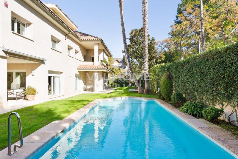 Foto 4c3b4a27-83ed-4a4f-9886-b0155924c624. Casa amb aparcament piscina a Eixample Sant Cugat del Vallès