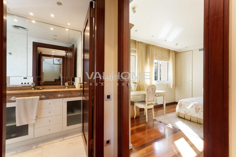 Foto 96ba7ba9-a804-4a82-854a-a6753ad3fd2c. Casa amb aparcament piscina a Eixample Sant Cugat del Vallès