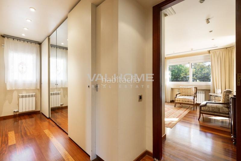 Foto a6e0416f-4846-4735-b88d-5fddd565b5d7. Casa amb aparcament piscina a Eixample Sant Cugat del Vallès