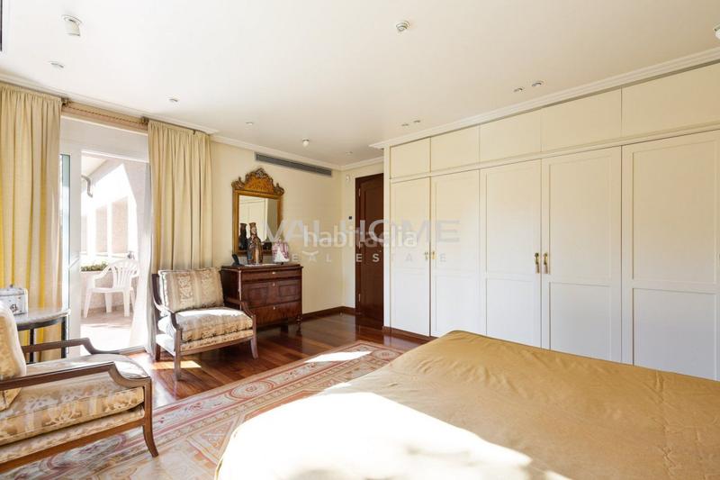 Foto a90f9077-226e-4c2d-97ae-30a9f037600a. Casa amb aparcament piscina a Eixample Sant Cugat del Vallès