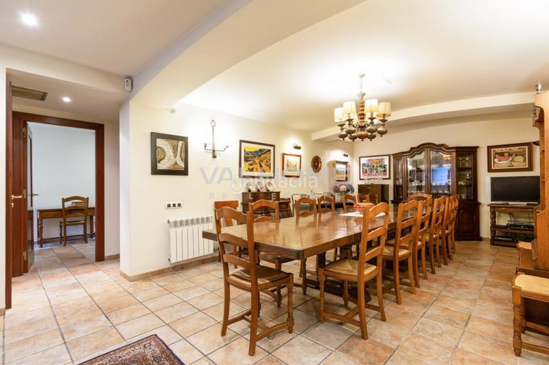 Foto b400d0ad-0362-4249-8c0b-efac0e241540. Casa amb aparcament piscina a Eixample Sant Cugat del Vallès