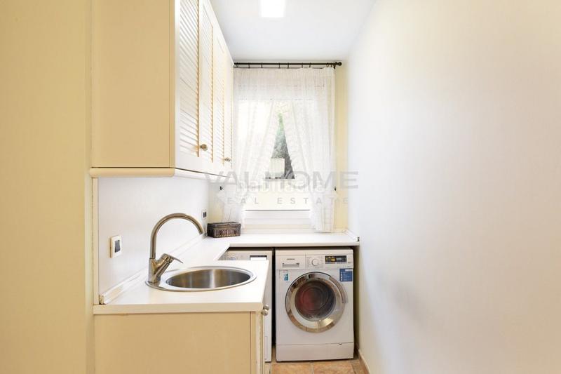 Foto d606b4ee-3c50-4b89-8209-beff128c3114. Casa amb aparcament piscina a Eixample Sant Cugat del Vallès