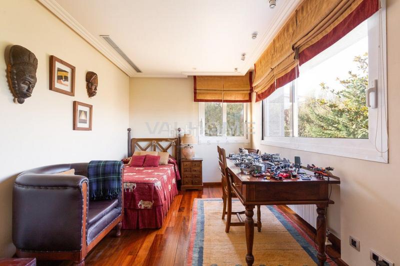 Foto dbfc7365-9491-4cd6-a21d-93d44262c315. Casa amb aparcament piscina a Eixample Sant Cugat del Vallès