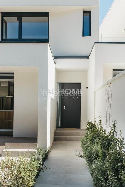 Foto 9028d269-c555-453f-960b-0f5745f72a0a. Casa con riscaldamento parcheggio piscina in Bellaterra