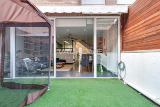 Casa adossada  Carrer sant josep. Fantástica casa adosada con piscina comunitaria en el eixample d