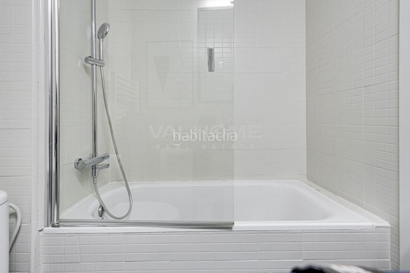 Foto 26a2c6ec-dad1-4487-8402-4cd87a75fe85. Casa adossada amb calefacció aparcament piscina a Sant Cugat del Vallès