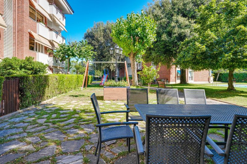 Foto a5dabe4e-4900-40b2-ab03-8839cc979cf5. Pis amb calefacció aparcament piscina a Eixample Sant Cugat del Vallès