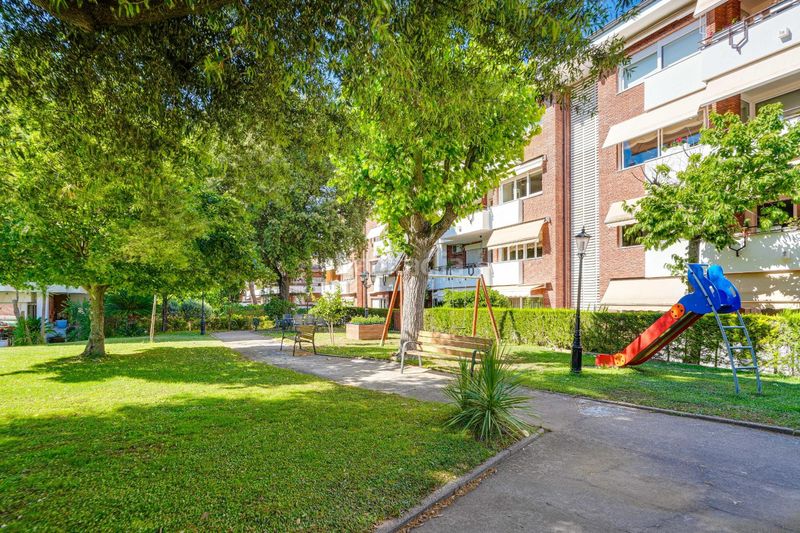 Foto dbdf09e7-e7db-437b-9548-991294ae20f9. Pis amb calefacció aparcament piscina a Eixample Sant Cugat del Vallès