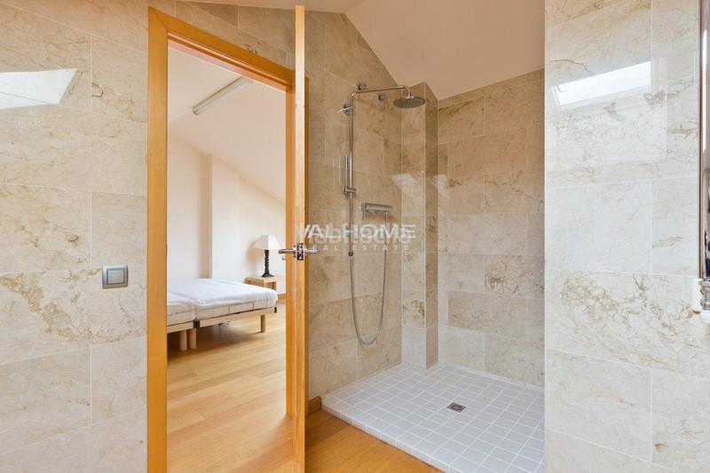 Foto 174fa651-8188-4d78-8bce-58b0aff156fb. Xalet amb calefacció aparcament piscina a Eixample Sant Cugat del Vallès