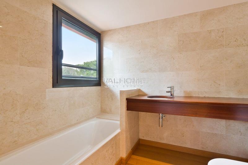 Foto 5bd2234f-8246-49cd-a561-8ea5493bc4a8. Xalet amb calefacció aparcament piscina a Eixample Sant Cugat del Vallès