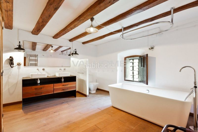 Foto c3a81c47-8167-4ede-9a1c-6ad920dcd760. Alquiler casa villa modernista habilitada como hotelboutique en alquiler a 30 minutos de barcelona en Castellar del Vallès