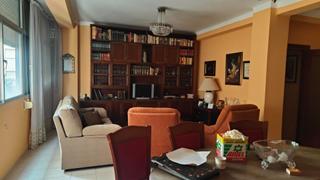Pis  Calle gonzález de la vega. Se vende vivienda en pleno centro de la ciudad todo exterior