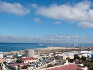 Lloguer Pis a Calle jose garcia cosio 19. Se alquila buen piso en parques de ceuta con vistas al mar